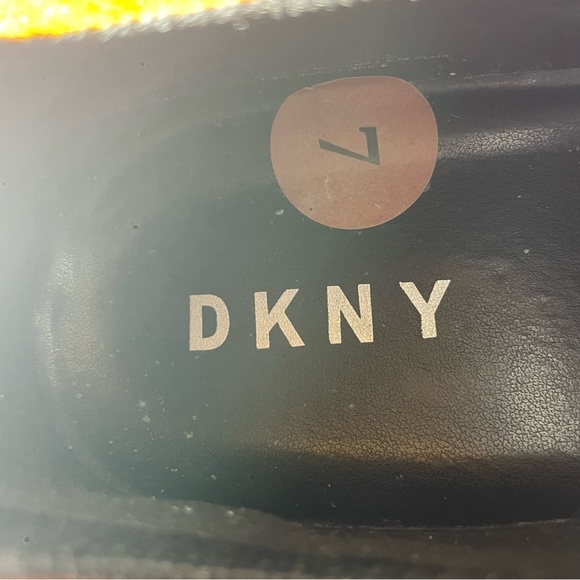 DKNY black, womens 7 black slip on sneaker shoe - Picture 9 of 9